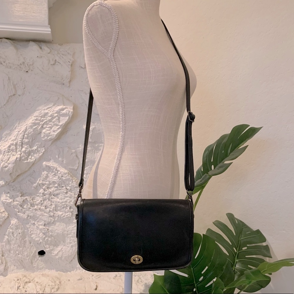 Vintage Coach crossbody purse